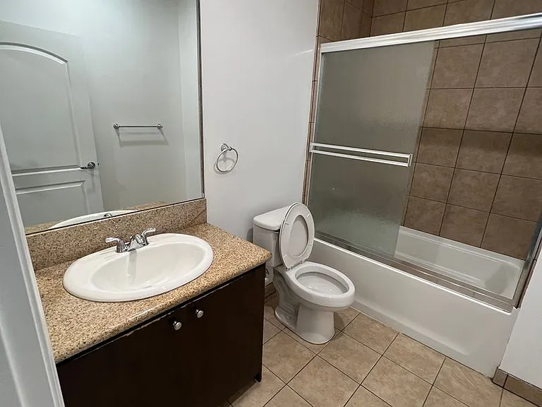 Yaya Laurel 1 Apartments — Photo 15