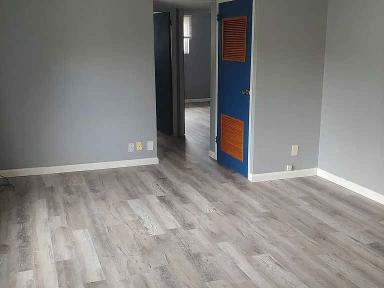 210 E Mulberry St #8 — Photo 1