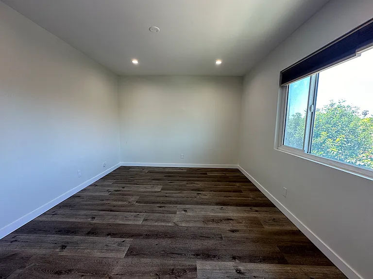 1754 Pine Ave #6 — Photo 8
