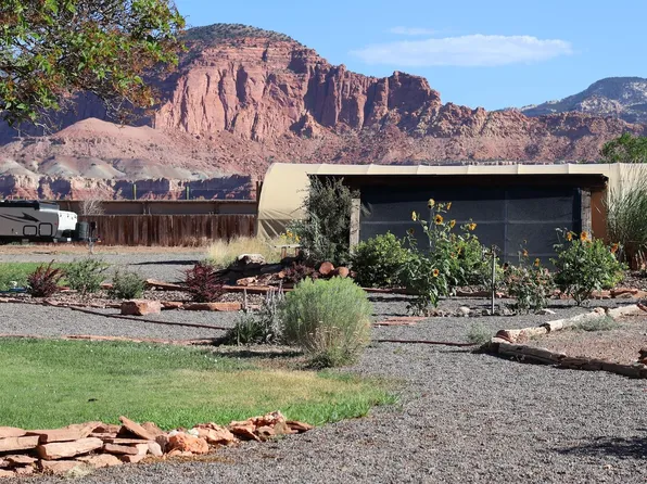 225 E 200 N, Torrey, UT 84775