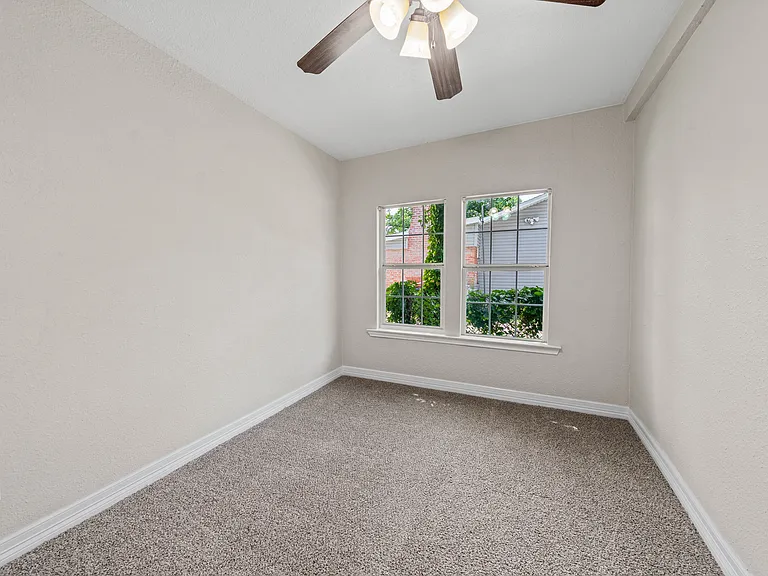 11700 N Oak St — Photo 34