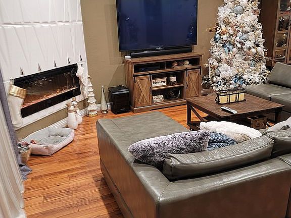 3rd image of 10480 Sunland Blvd APT 39