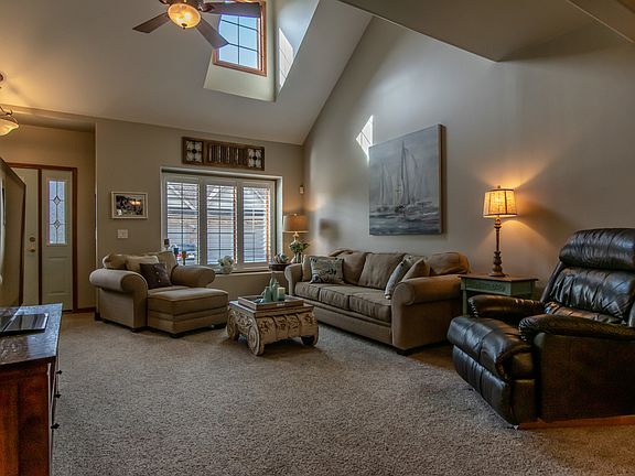 5th image of 215 Sibley Dr