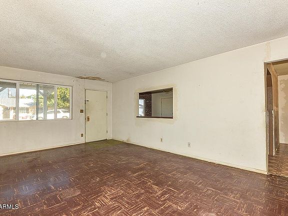 5th image of 3201 W Sharon Ave