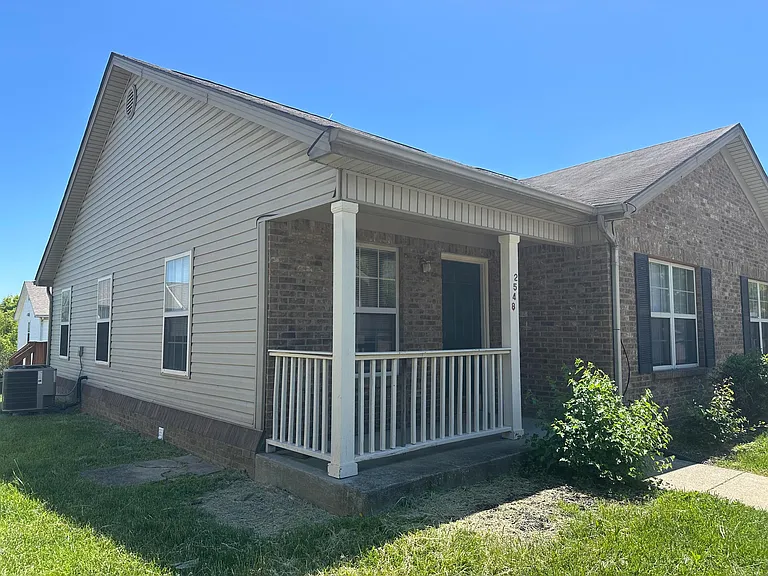 2548 Danielle Ln — Photo 1