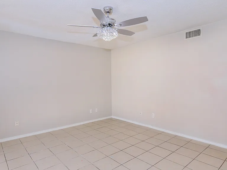 Vintage Square Apartments, McAllen, TX — Photo 75