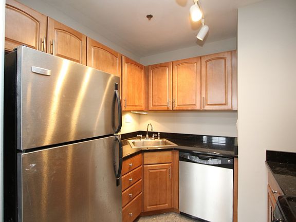 3rd image of 415 W Belmont Ave #502