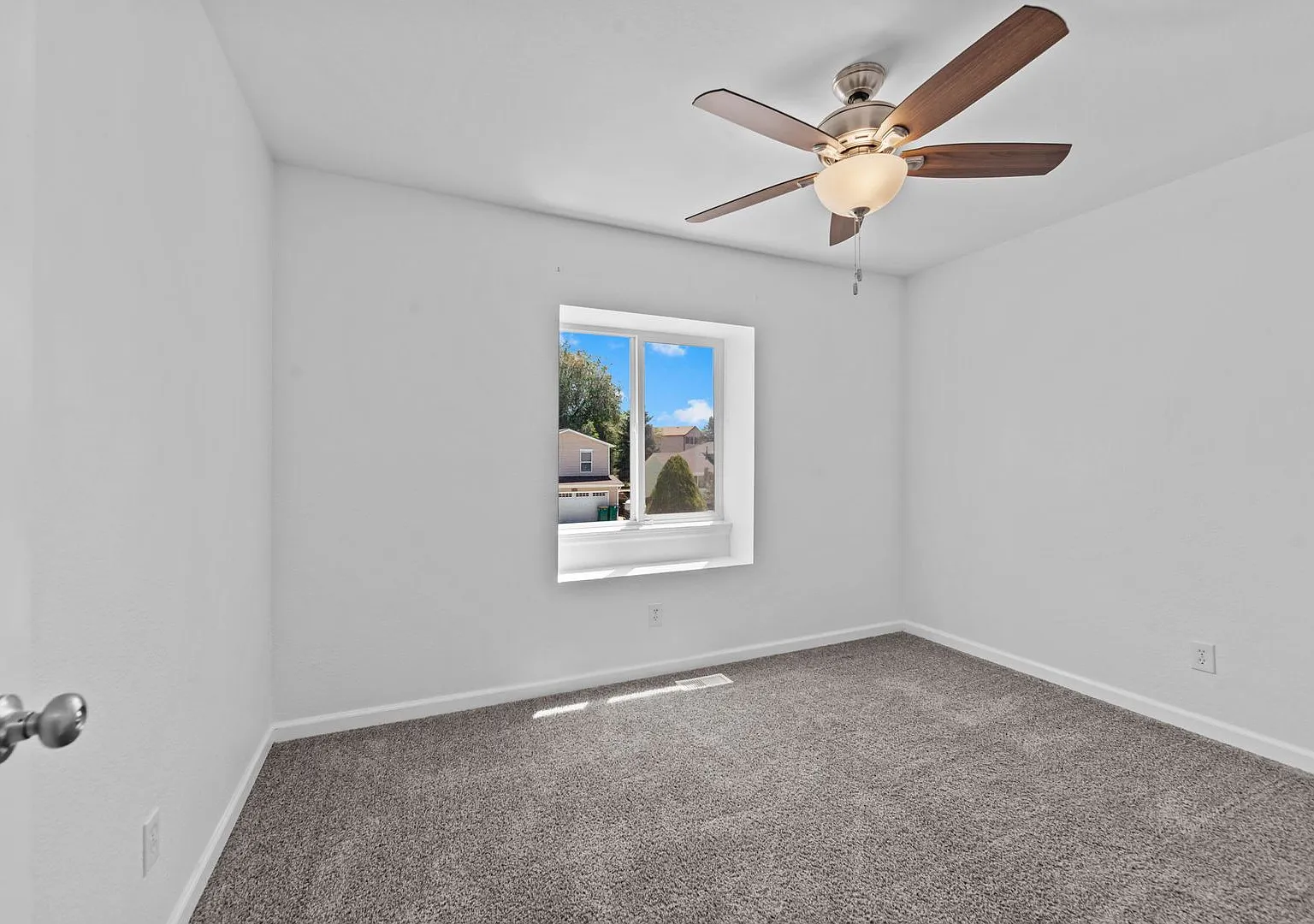Beautiful 3 Bedroom 1 Bath Home in Fountain! — Photo 2