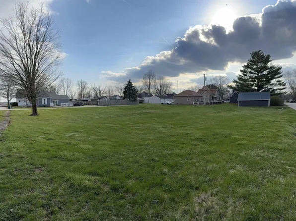 302 S Cobb St, Pine Village, IN 47975