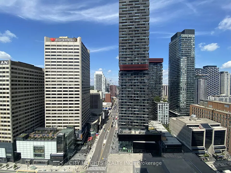 2221 Yonge St #2209