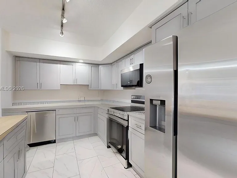 220 SW 8th Ave #1-2 — Photo 4