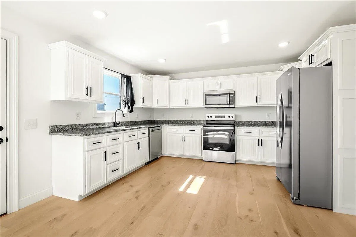 3 bed, 2.0 bath, 1980 sqft, $2,500 — Photo 4