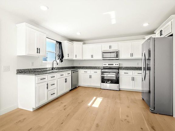 4th image of 46 Caden Ln