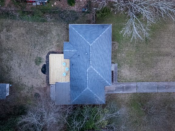 4th image of 3218 Beech Dr
