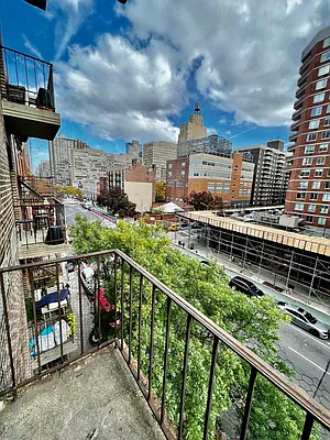 Rented by Avenues Real Estate | media 25