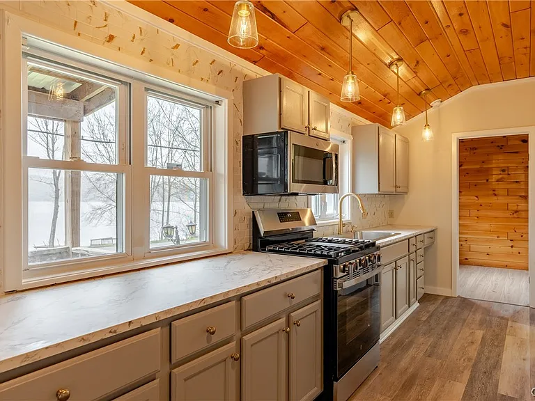 6082 Reservoir Rd — Photo 10