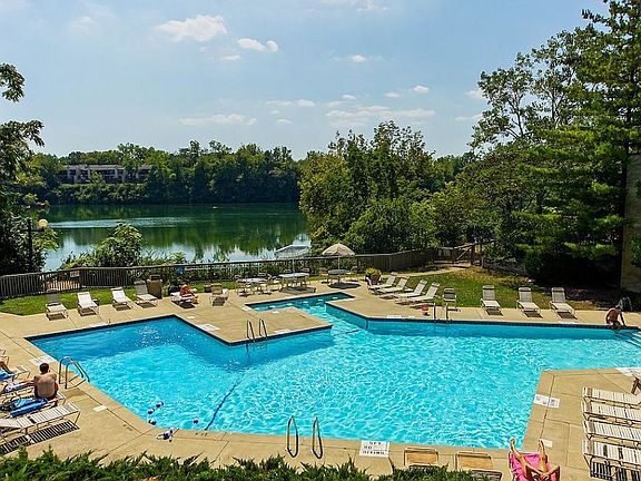 pool (temp. closed - COVID)