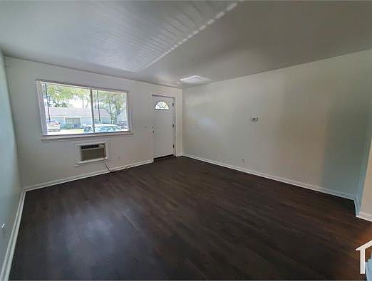 1st image of 1635 Parkwood St #3