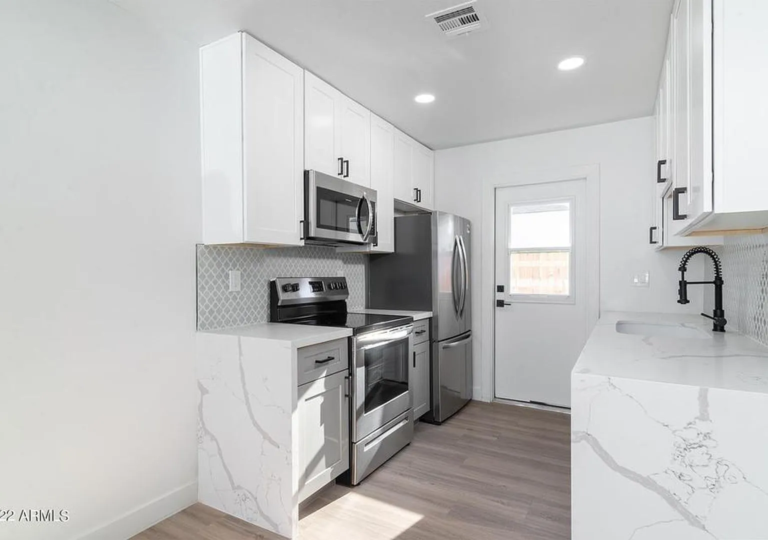 6616 E Avalon Dr — Photo 1