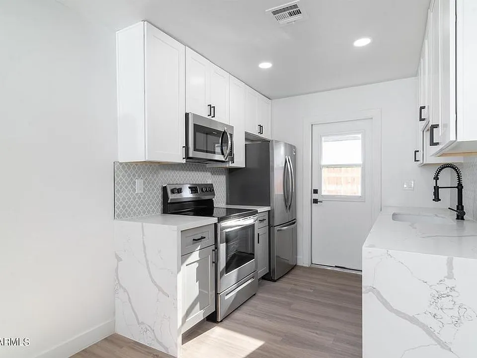 6616 E Avalon Dr