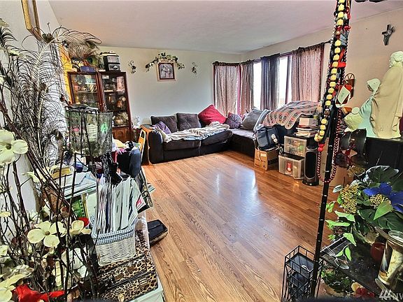 3rd image of 3242 84th St S
