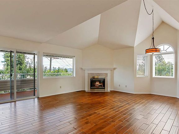 2nd image of 223 E Rockwood Blvd #5