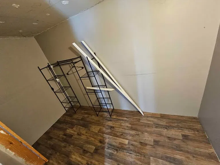 321 N Vine St — Photo 4