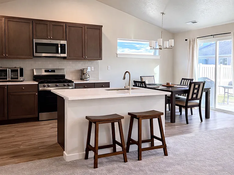 4889 E Cotton Dr — Photo 3