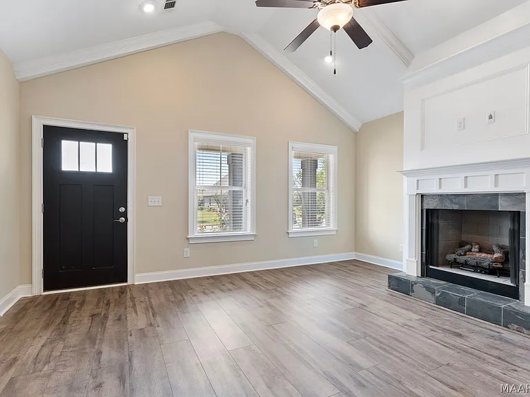 1005 Allison Dr — Photo 2