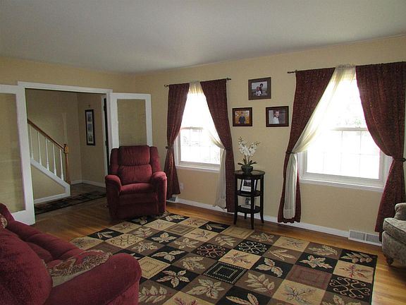 3rd image of 5845 Chapelhill Dr