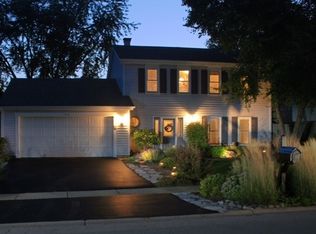 1156 Morning Glory Ln, Bartlett, IL 60103