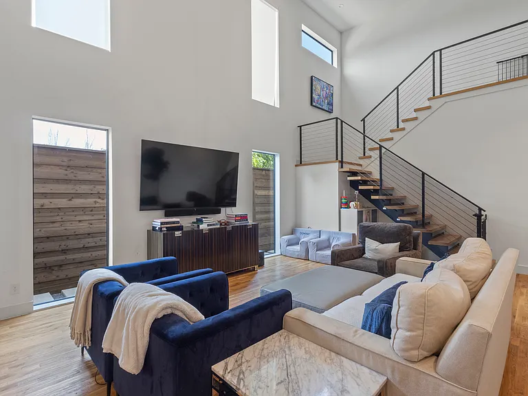 2335 Kirby St — Photo 28