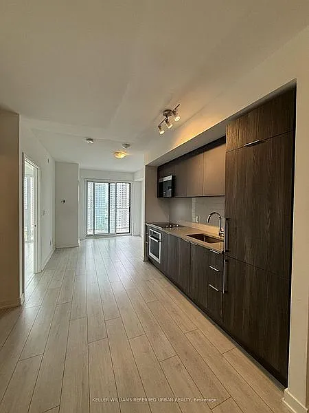 K Square Condos — Photo 4