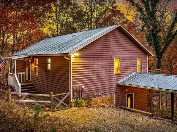 90 Hay Ln, Morganton, GA 30560