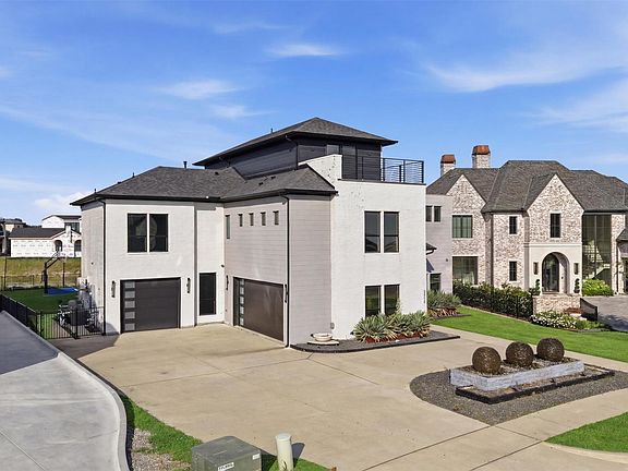 2nd image of 1918 Noe Blvd
