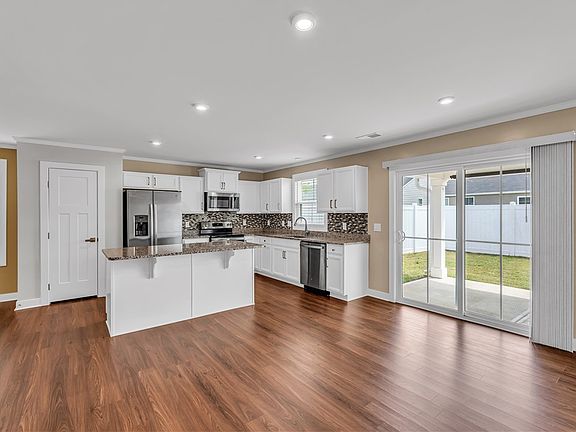 4th image of 10 Tippetts Ct