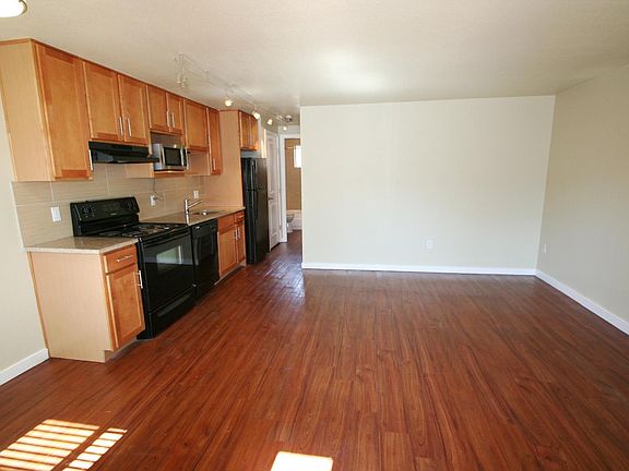 4th image of 172 S Clarkson St APT 206