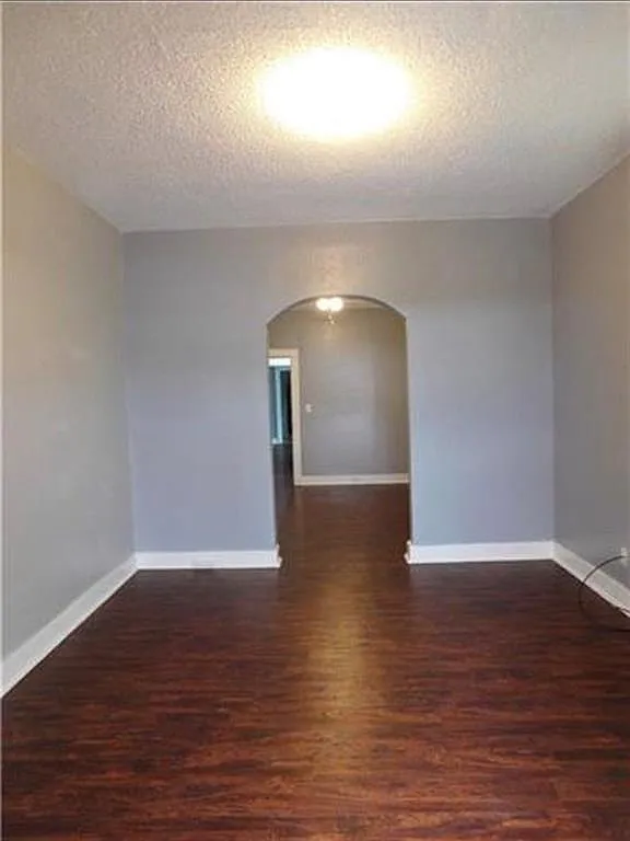 2 bed, 869 sqft, $1,300 — Photo 2