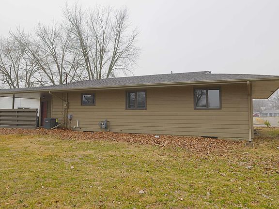 3rd image of 28 Oak Dr