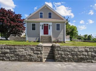 40 Walnut St, Tiverton, RI 02878