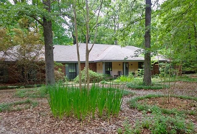 1st image of 487 Oakwood Dr