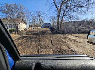 955 S Cogswell Dr #B, Silver Lake, WI 53170