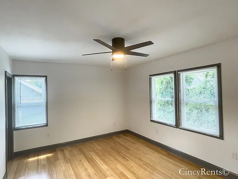 3335 Hewitt Crescent St — Photo 13