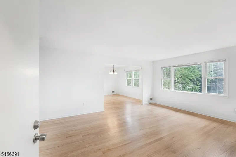 3 bed, 2.0 bath, $4,100 — Photo 3