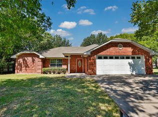 1423 S Howeth St, Gainesville, TX 76240