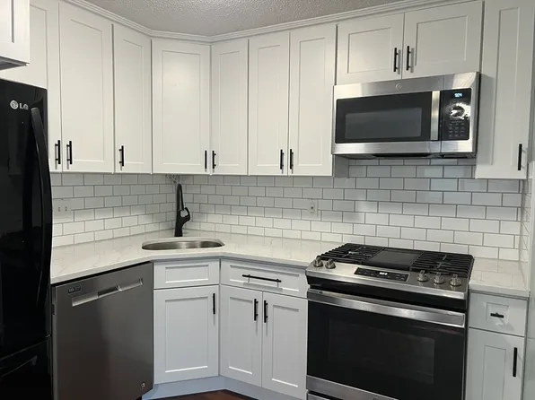 125 Leland Farm Rd #125, Ashland, MA 01721