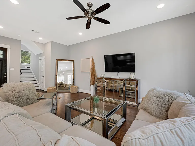 407 Yale Oaks Ln — Photo 8