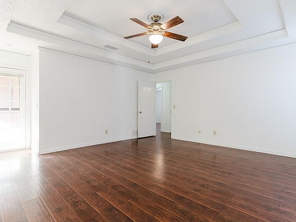 5th image of 1508 Meadow Glen St