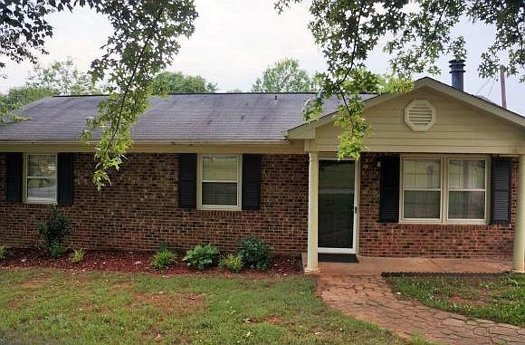 1st image of 815 Essex Dr
