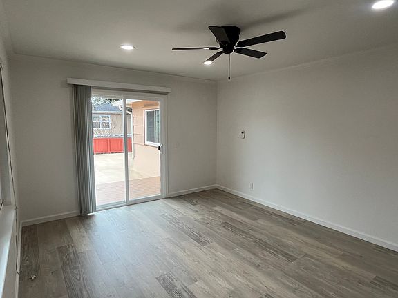 3rd image of 886 Roble Ave APT 3